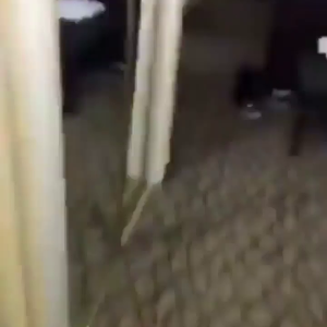 marito trova la sorpresa in hotel