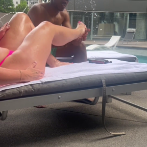 moglie cuckold e il suo giovane stallone nero
