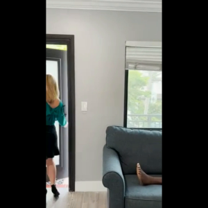 moglie cuckold bionda cavalca il cazzo nero