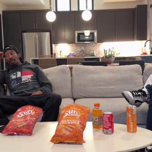 moglie cuckold prende il nero e non si dimentica del marito