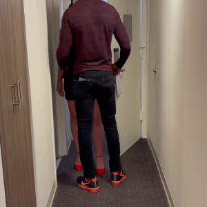 moglie in hotel con amante nero