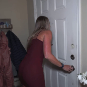 moglie bionda seduce ragazzo nero