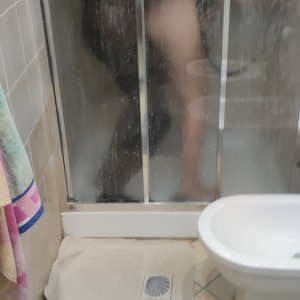 Anal in doccia con black